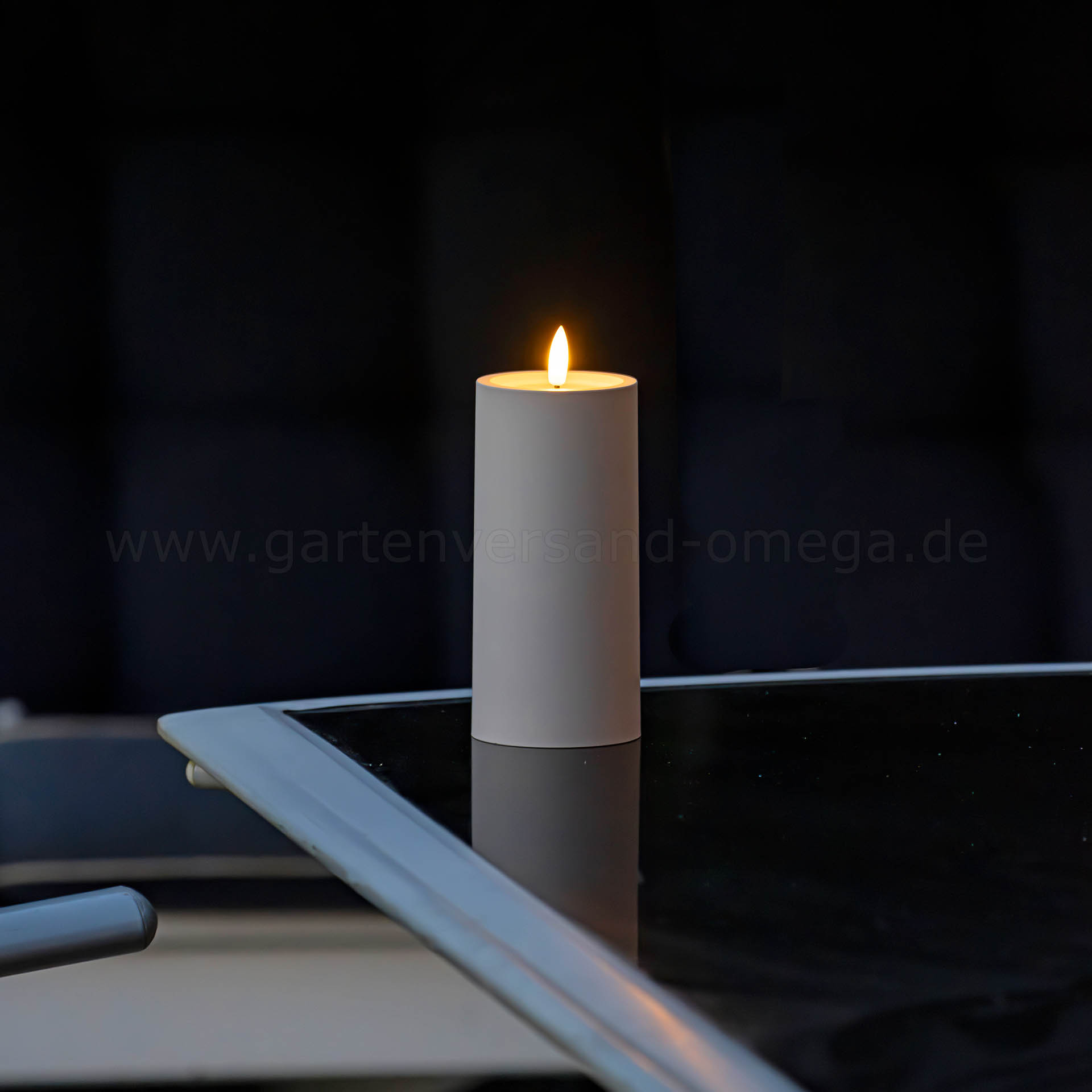 Anwendungsbeispiel LED-Kerze für Außen aus Kunststoff Mattbeige 15cm