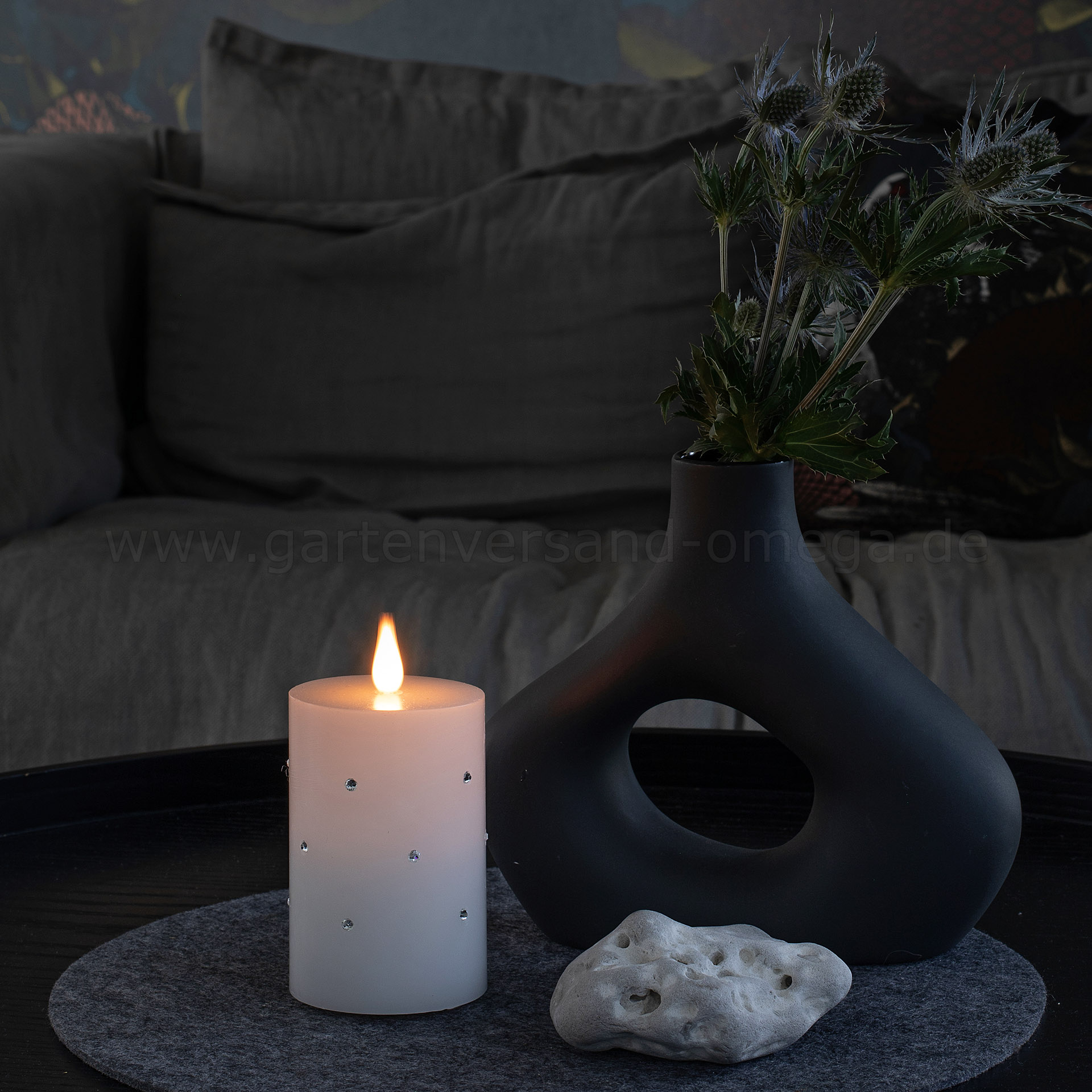 Anwendungsbeispiel LED-Echtwachskerze mit 3D-Flamme und Kristallen 11,8cm