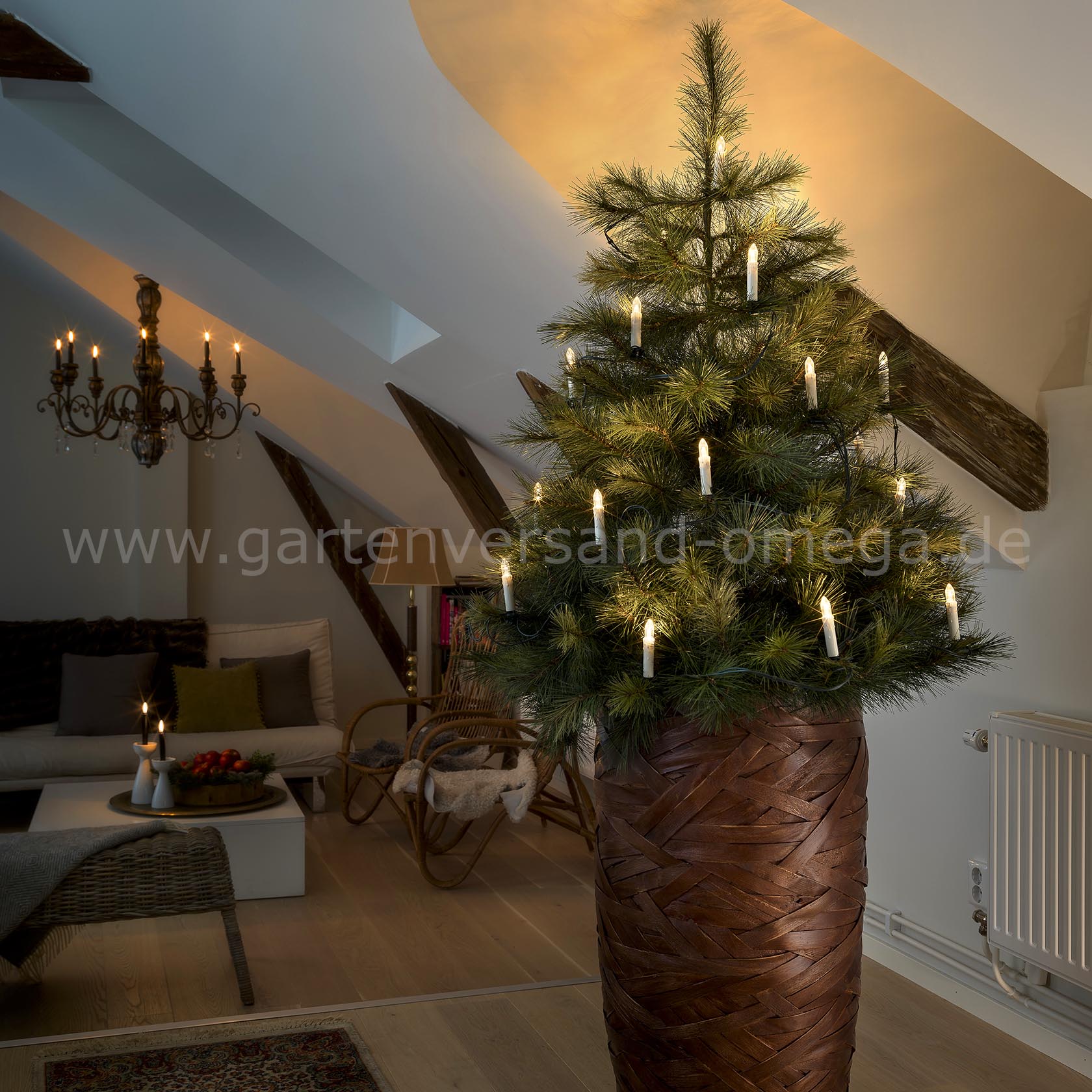 Christbaumkette One-String mit LED-Kerzen im Einsatz