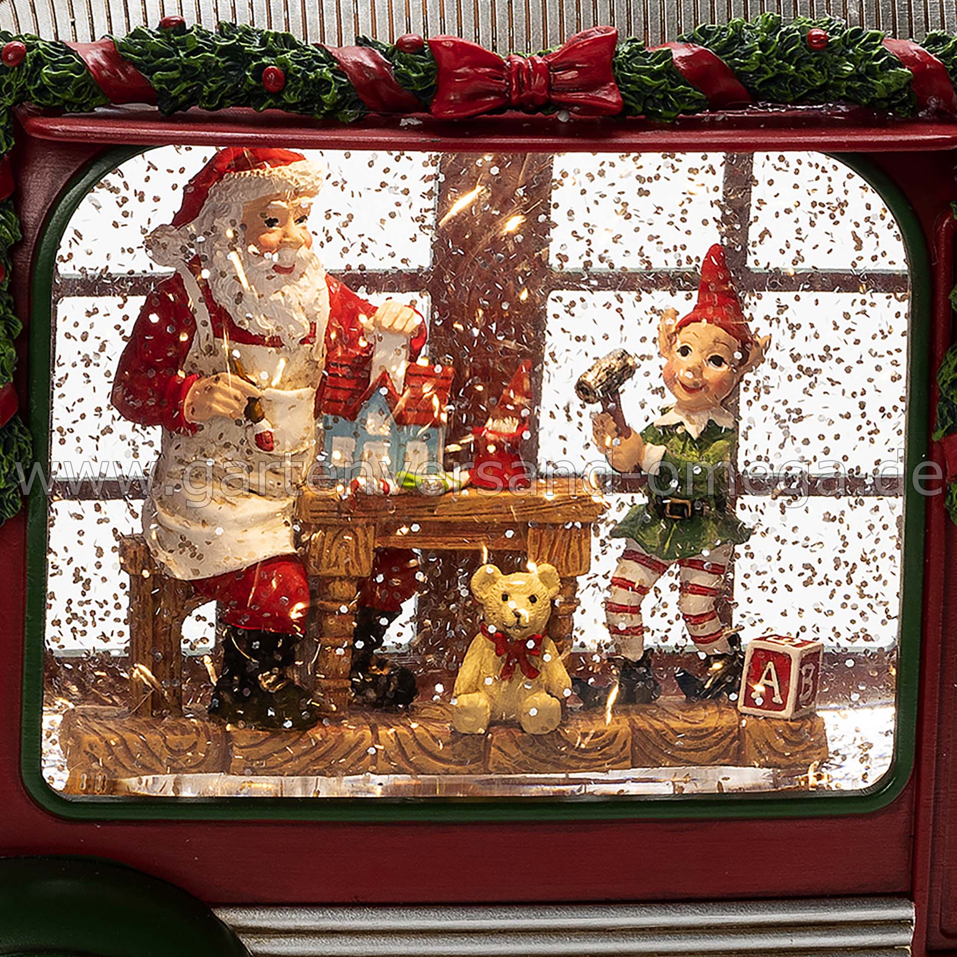 Motiv im Detail von wassergefüllter Weihnachtsdekoration Wohnwagen Motiv im Detail von wassergefüllter Weihnachtsdekoration Wohnwagen