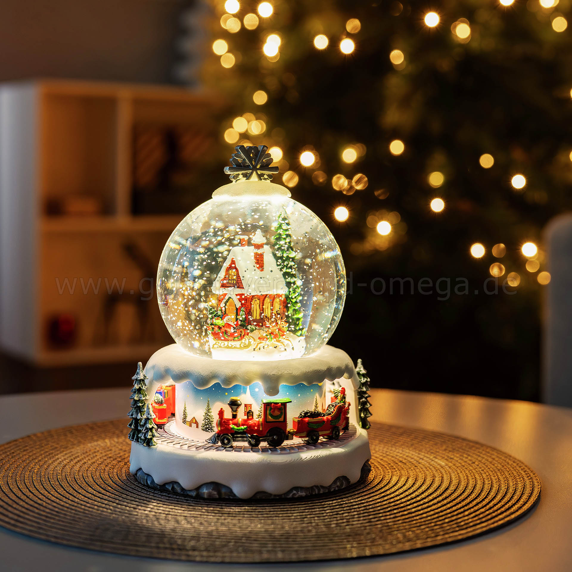 LED Kugellaterne Weihnachtsmann - Schneekugel mit fahrendem Zug