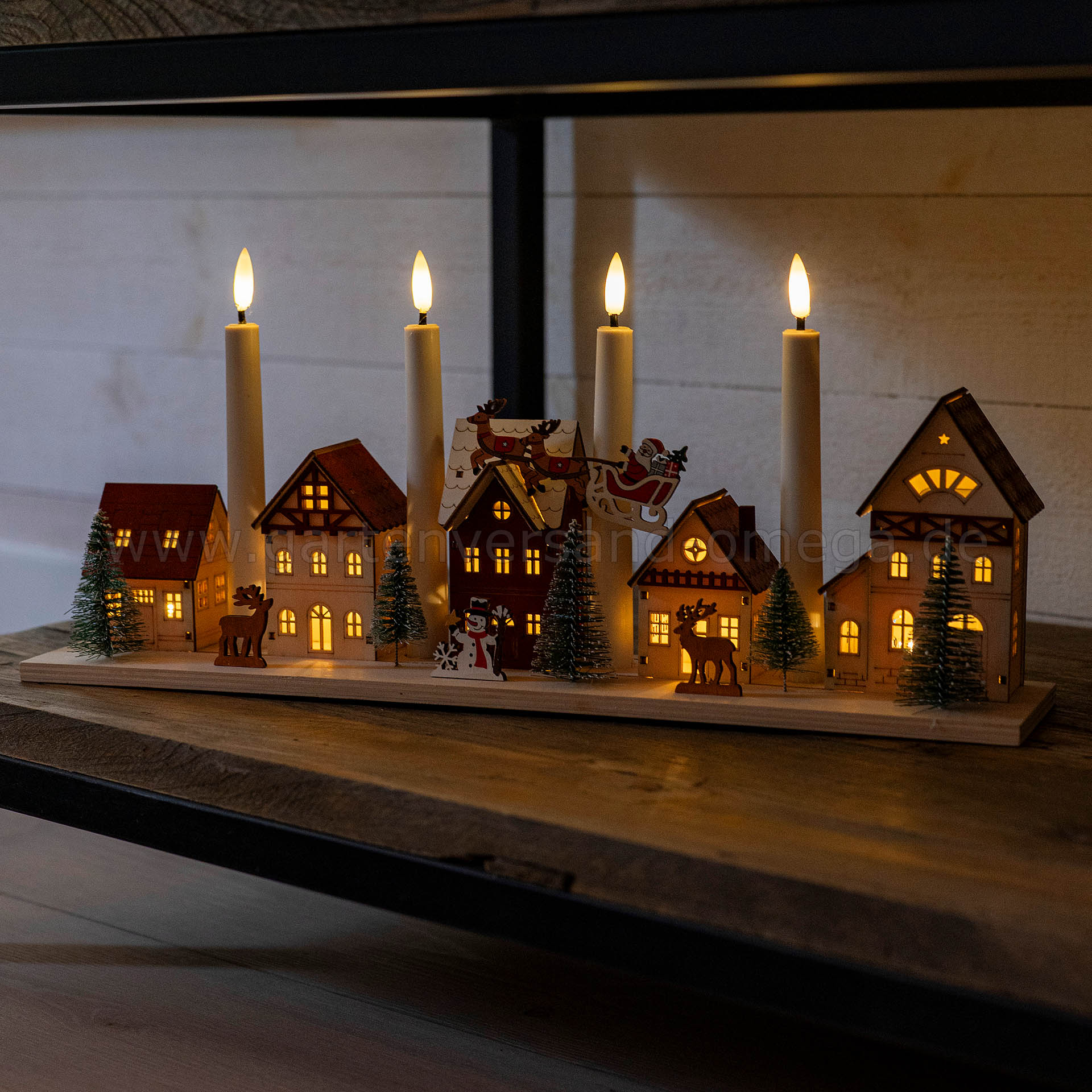 LED-Holzsilhouette Weihnachtsdorf mit 4 Kerzen - Anwendungsbeispiel