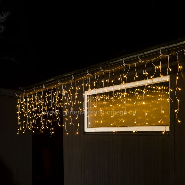 LED-Eisregen-Lichtervorhang mit weißen Globes